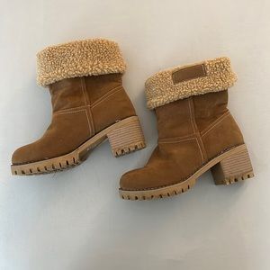 Brown, fur boots with chunky heel. Size 35. very comfortable. Fair condition